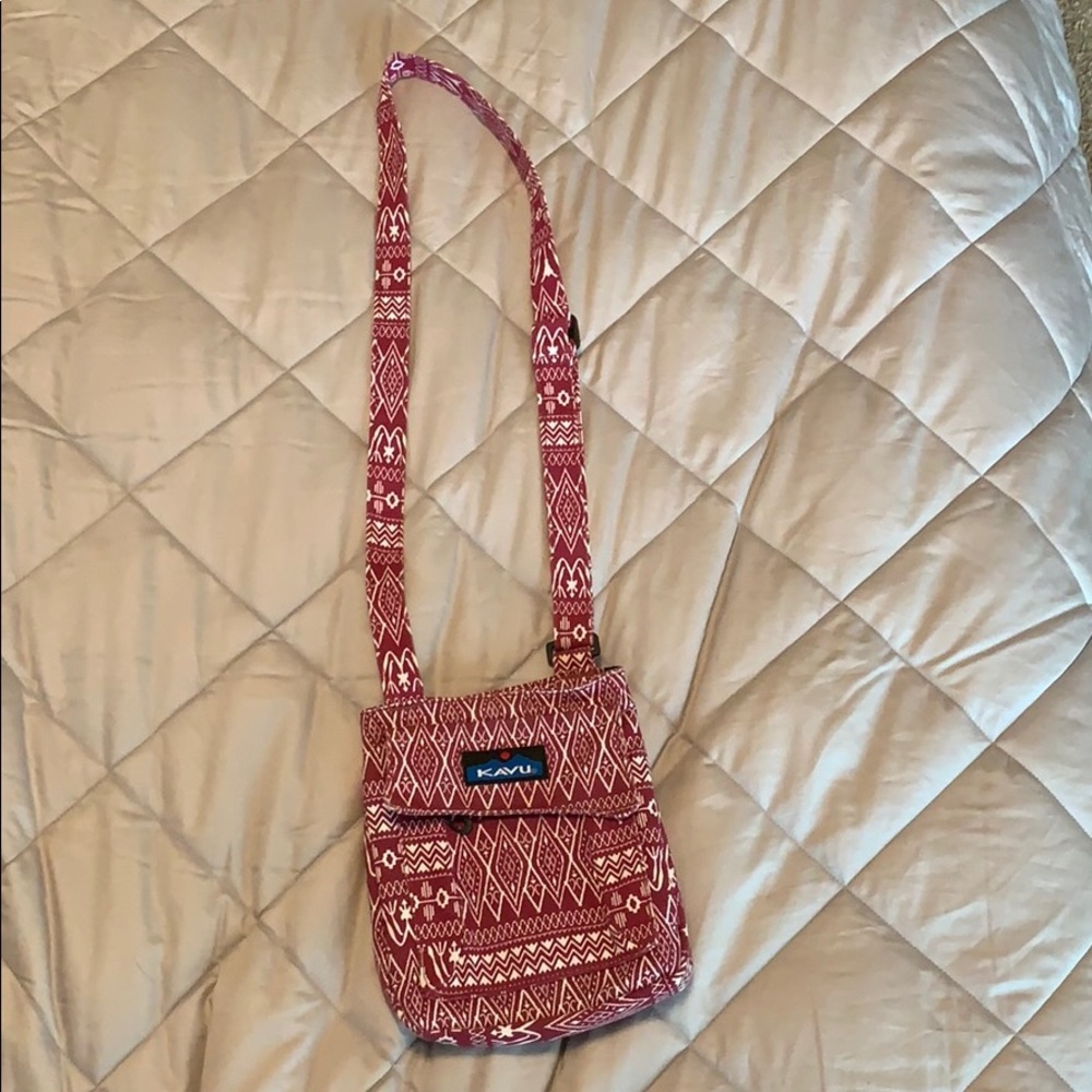 Light purple patterned Kavu crossbody bag